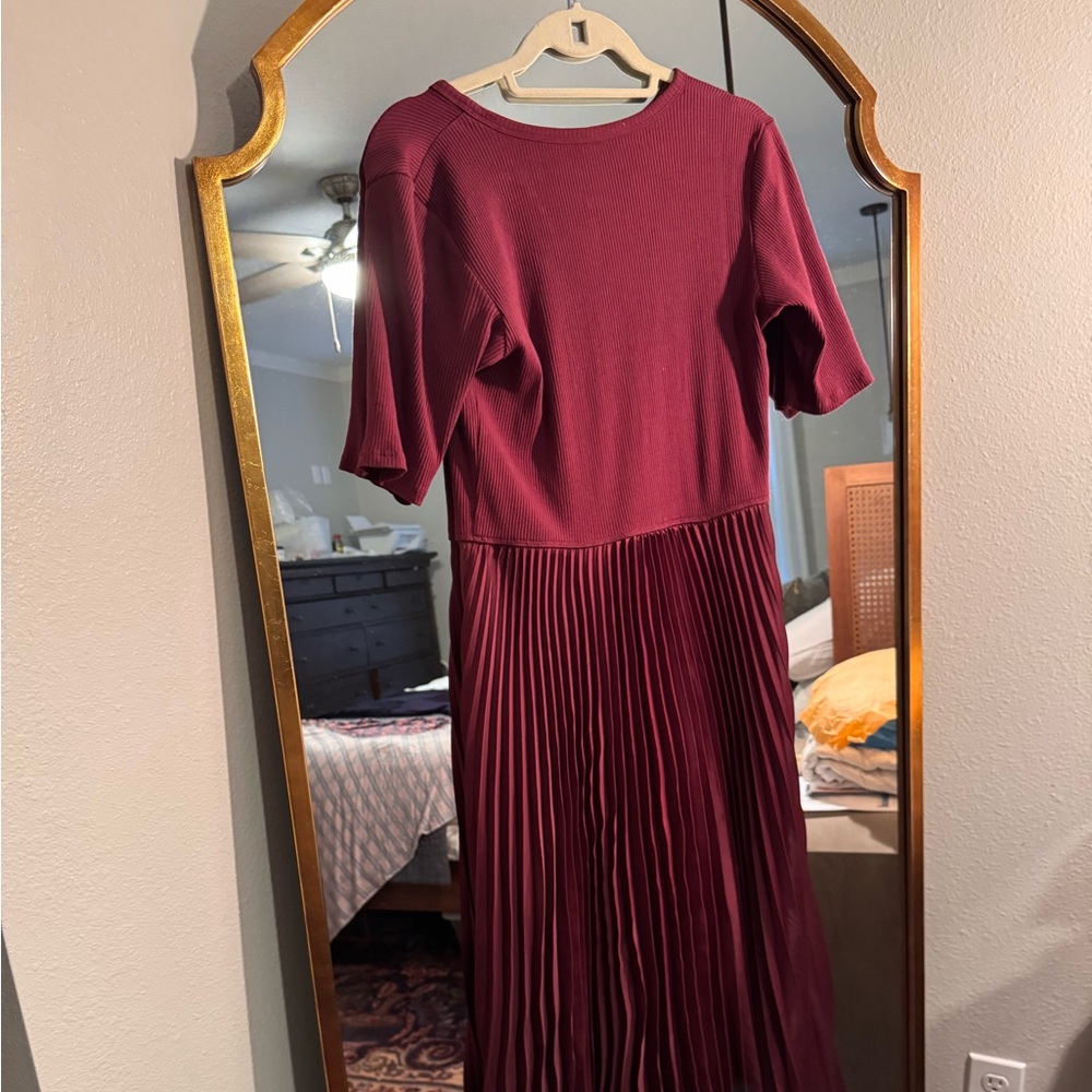New GAP Satin Pleated Short Sleeve Midi Dress Burgundy Size Medium
